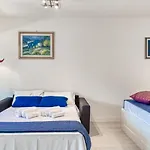 The Lady In Red Studio Flat With Sea View Terrace