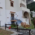 La Casa Nella Roccia
