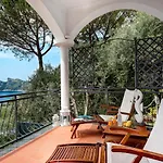 Medusa And The Seahorse Villa