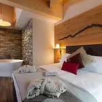 Mont Chalet Nevada Hotel & Spa