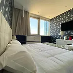 2B Fifteen Floor Suite Napoli