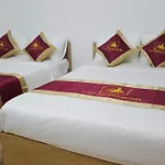 Khach San Cay Thong