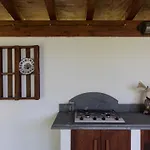 Altido 2 Bed Villa With Beautiful Garden In Forte Dei Marmi