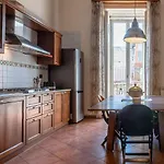 Maiorani Family Apartment Nel Centro Di Napoli