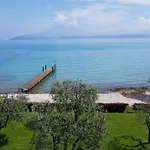 Appartamento Orchidea A Sirmione Sul Lago Di Garda Con Piscina, Giardino E Spiaggia Con Molo