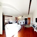 Splendida Mansarda Open Space, Finiture Di Lusso.