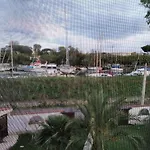 A La Vue Chambre Bagno Condiviso Shared Both2Piano No Lift No Navetta A Pagamento Aria Condizionata Ed Extra Bed 3 Minuti A Piedi Da Bus Per Fiera Di Roma