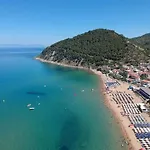 Idyllic Apartment With Sea View In Santa Maria Di Castellabate 60 M²