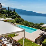 Le Selve Lake View Villas