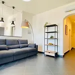 Sea View Apartment 5 Mt From The Beach