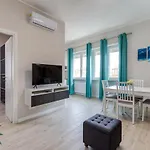 Stunning Flat By The Sea And The Airport