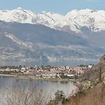 Bright Apartment With Balcony, Lake View & Shared Garden!