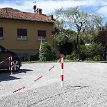 Apartment With Garden And Private Parking