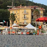 Lion'S Hotel