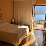 House Gloria - Apartment With Lake View