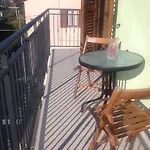Appartamento In Casa Indipendente A 2 Km Dal Mare.