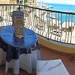Ampio Monolocale Con Balcone Fronte Mare