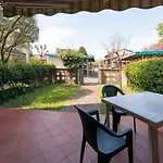 Villa Verga Abitazione Al Piano Terra Con Giardino