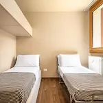 Hemeras Boutique Homes : Apartment 200M From The Skylift