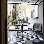 Piazza Bellini Apartments By Wonderful Italy