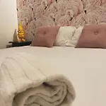 Royalroom2.0-Relaxing Spa & Luxury Apartments