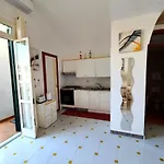 Cris House - Mena