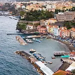 Grande Platano - Spacious Apartment In Sorrento