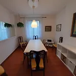 Accogliente Villetta Bi-Familiare