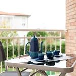 Seaside Flat With Swimming Pool And Private Parking