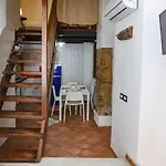 Studio Flat In The Historical Center By Wonderful Italy