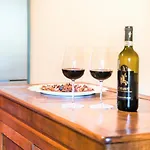 Hostly - La Pera Suite Apartment - 2 Bedrooms, Full Center