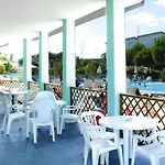 Cosy Apartment In Lido Adriano With Communal Pool