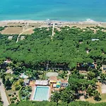 Nice Home In Baia Domizia S,Aurunca With Kitchen