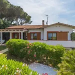 Apartment In Villa 2 To 4 Persons With Large Private Garden Sole