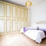 Sunny Corner Apartment