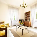 Sunny Corner Apartment