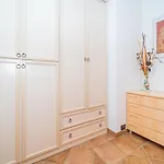 Apartment In Villa 2 To 4 Persons With Large Private Garden Sole