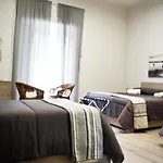 Vanzi Rooms