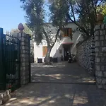 Charlie'S House
