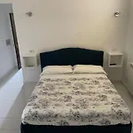 Crocelle Room