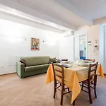 La Marina Apartment With Patio & Parking