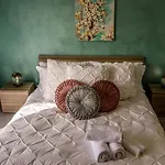 Emerella Luxury Suites Grotteria