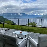 Il Patio Varenna Pool Apartment Sleeps 6