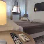 Alleria Holiday Home In Center
