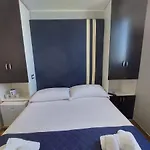 La Stanza Sul Porto Di Amalfi Camera Piccina Piccina Con Bagno Privato E Terrazzino Vista Mare