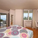 Villa Luna Stunning Modern Villa Shared Infinity Pool, Big Garden, Fantastic Lake View,Ac,