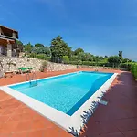 Casa Alba Con Giardino E Patio By Wonderful Italy