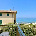 Holidaycasa Chris - Fronte Mare Vista Mare