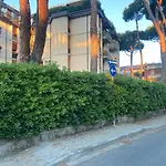 Lido Di Camaiore Bellissimo Appartamento Piano Terra Con Ingresso Indipendente E Parcheggio Privato