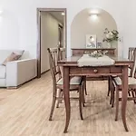 Stunning View Lakeside Apartment - Larihome A11